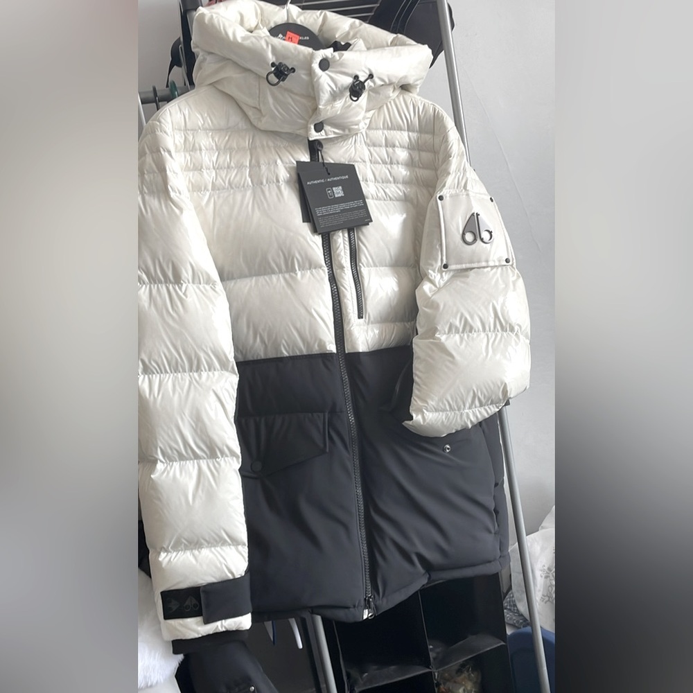 Brand new moose knuckles coat , men’s medium